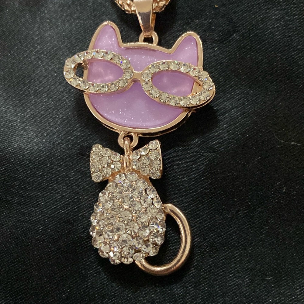 NWOT Lavender & White Crystals Faux Betsey Johnson Kitty Necklace